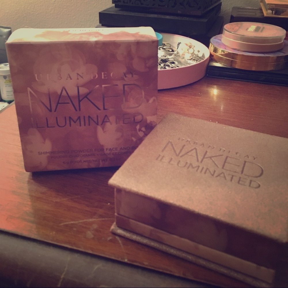 Urban Decay Illuminated Shimmering Powder